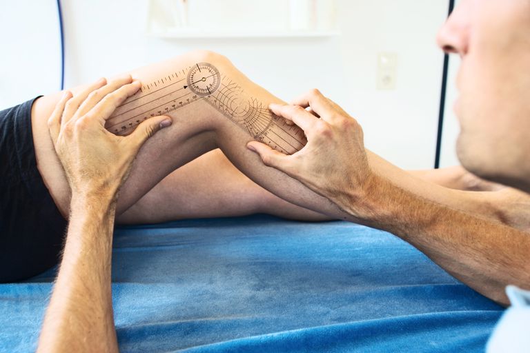 Arthrofibrose et douleurs articulaires et raideur