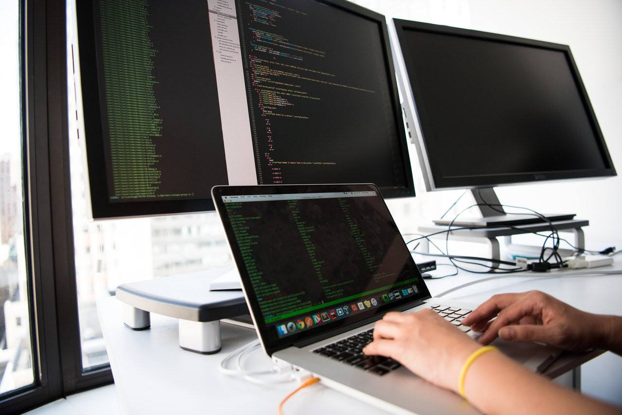 How to Set Up Triple Monitors on Windows 10/7/8.1