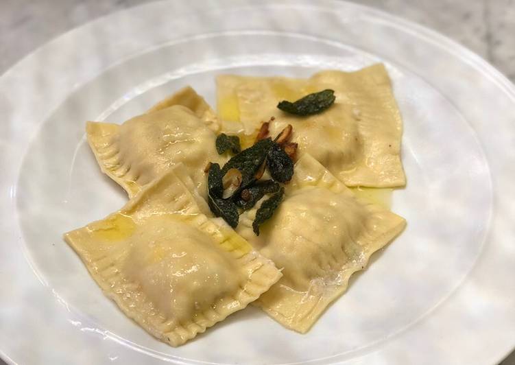 How to Cook Tasty Homemade crab ravioli with sage lemon