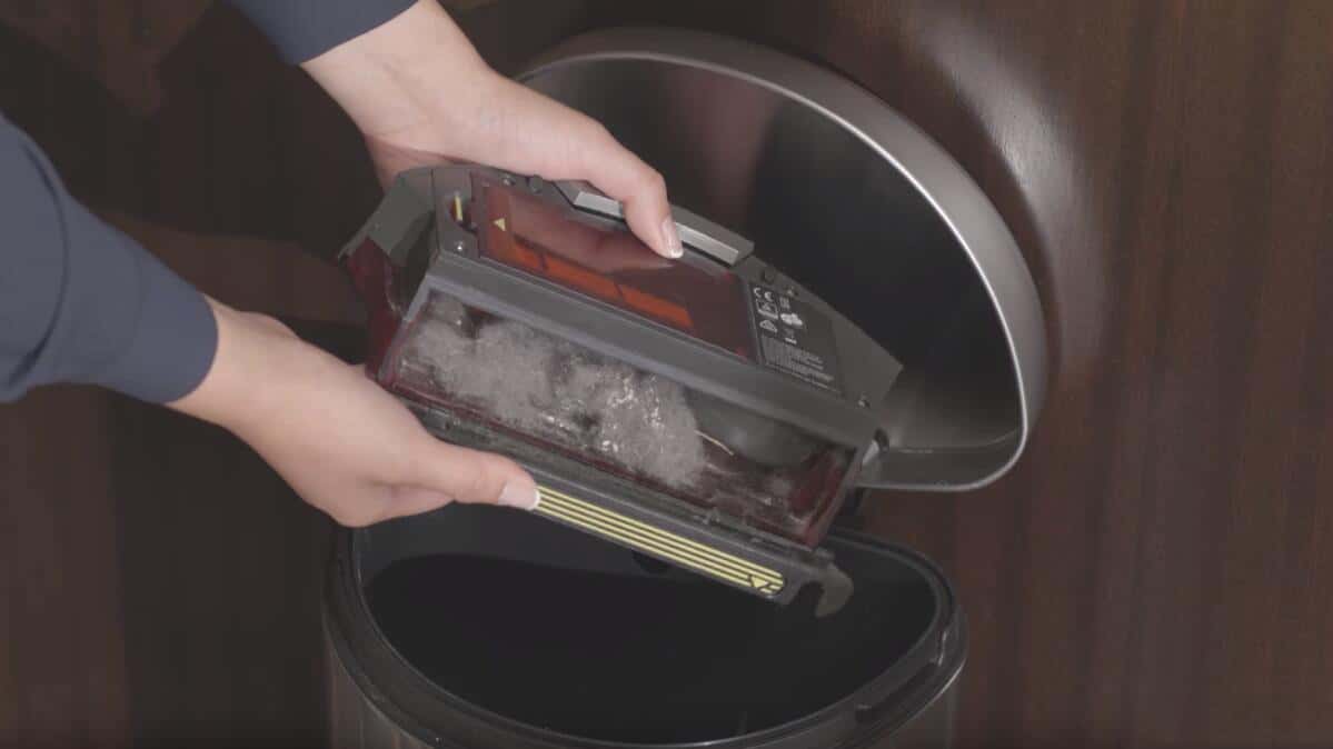 How To Empty Roomba Dust Bin 2021 PLP