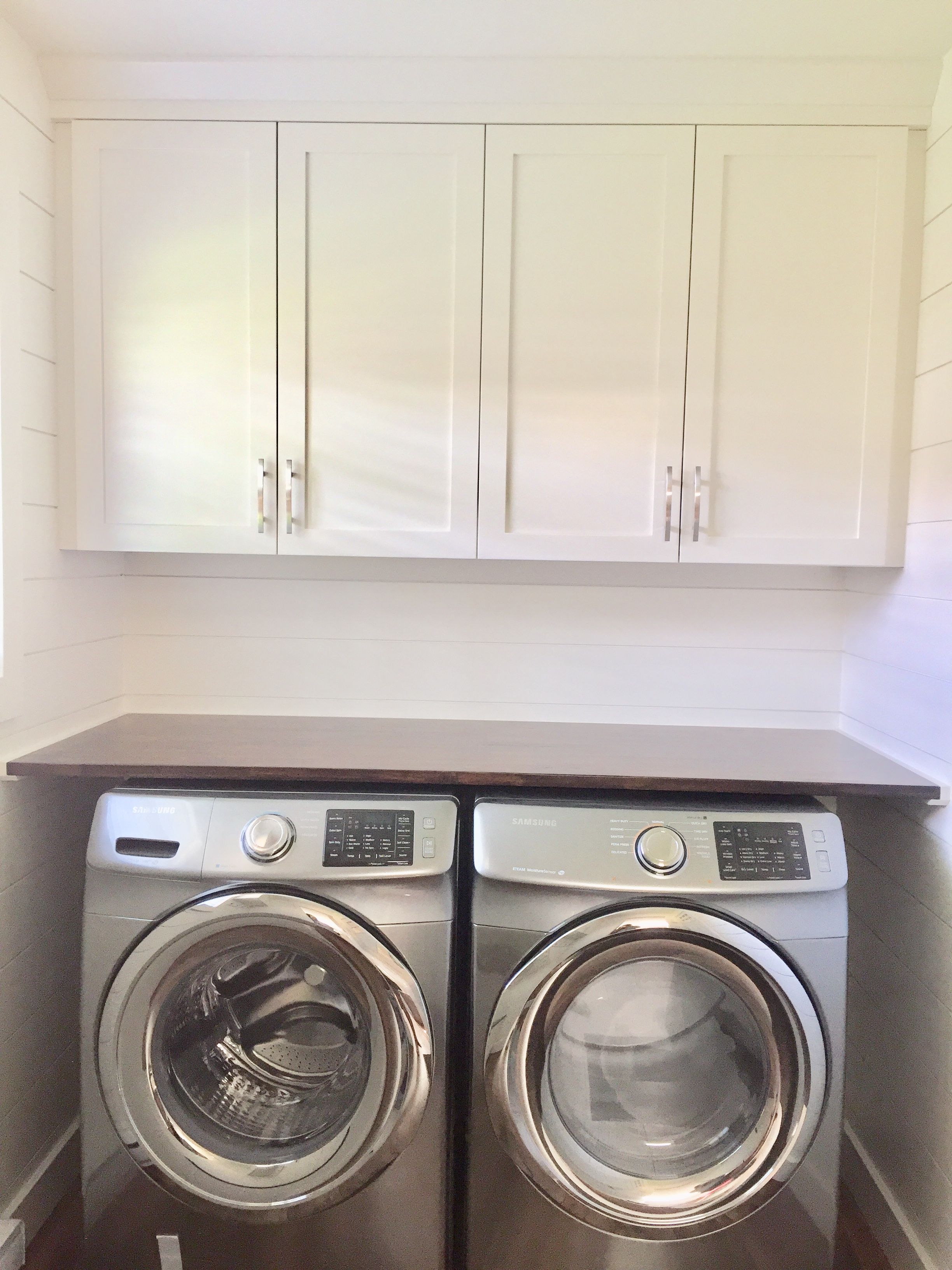 Could fold laundry all day with a space like this! Washer