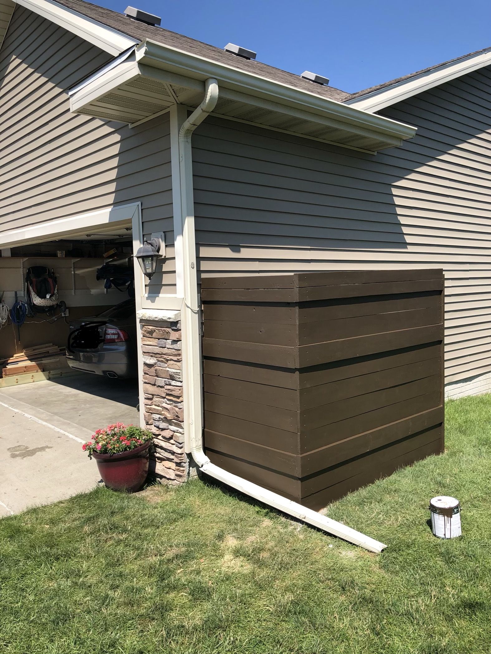 Garbage can cover Outdoor decor, Trash can covers