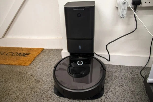 iRobot Roomba i7+ Review Fully automatic cleaning